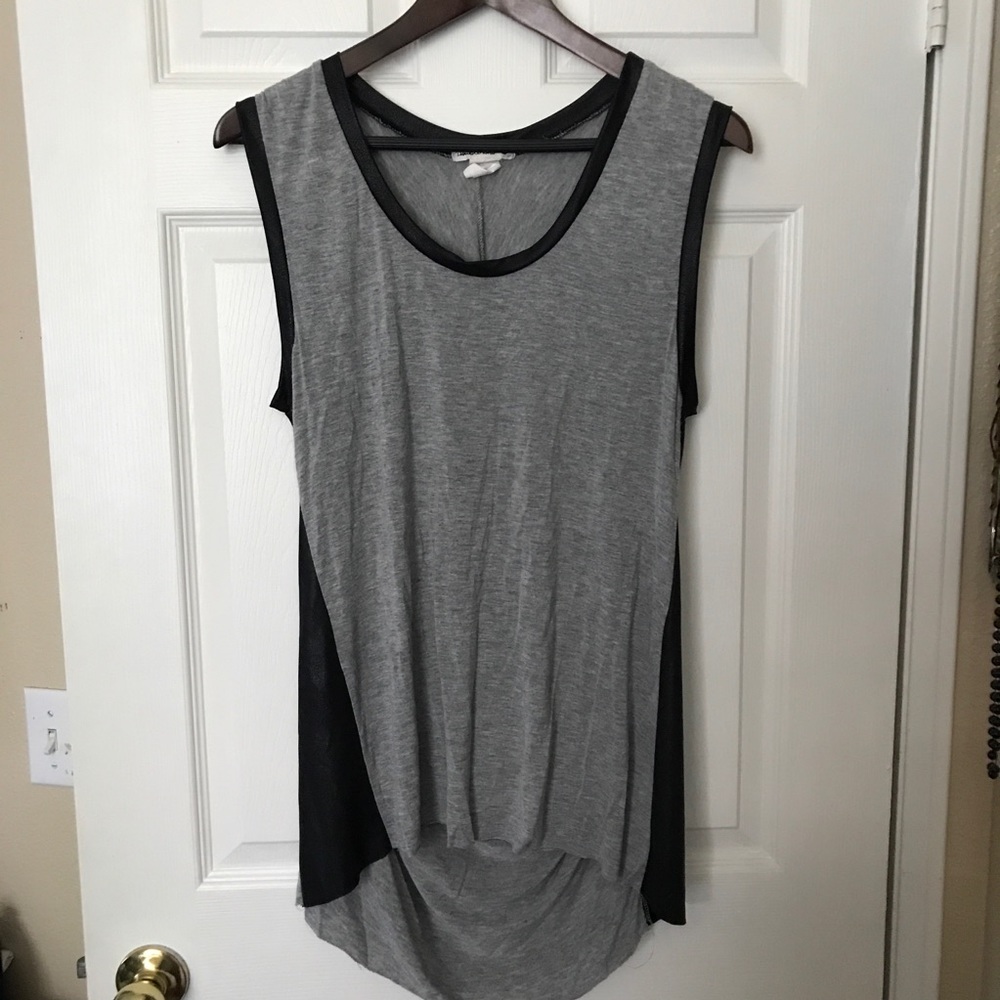 Simplistic grey tank